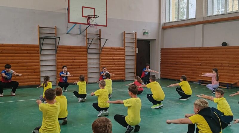В школе прошла еженедельная акция «Зарядка со звездой»
